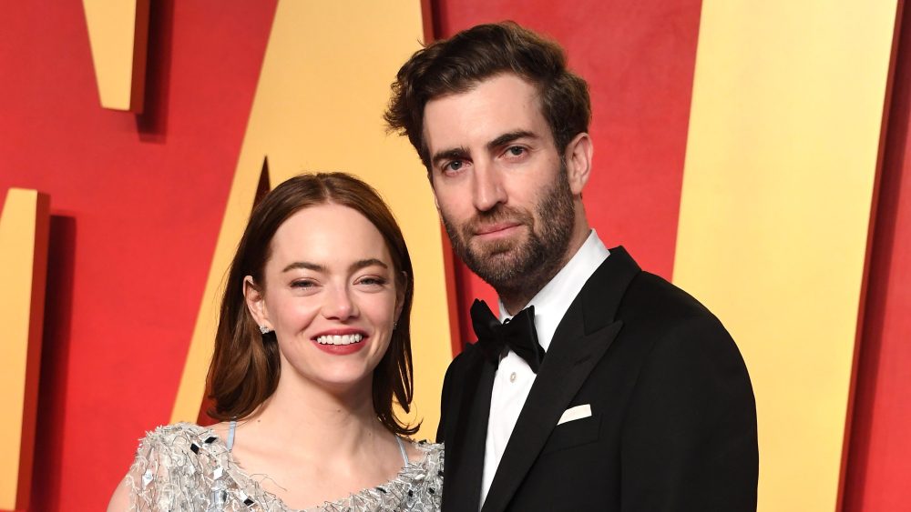 BEVERLY HILLS, CALIFORNIA - MARCH 10: Emma Stone, Dave McCary arrives at the 2024 Vanity Fair Oscar Party Hosted By Radhika Jones at Wallis Annenberg Center for the Performing Arts on March 10, 2024 in Beverly Hills, California. (Photo by Steve Granitz/FilmMagic)