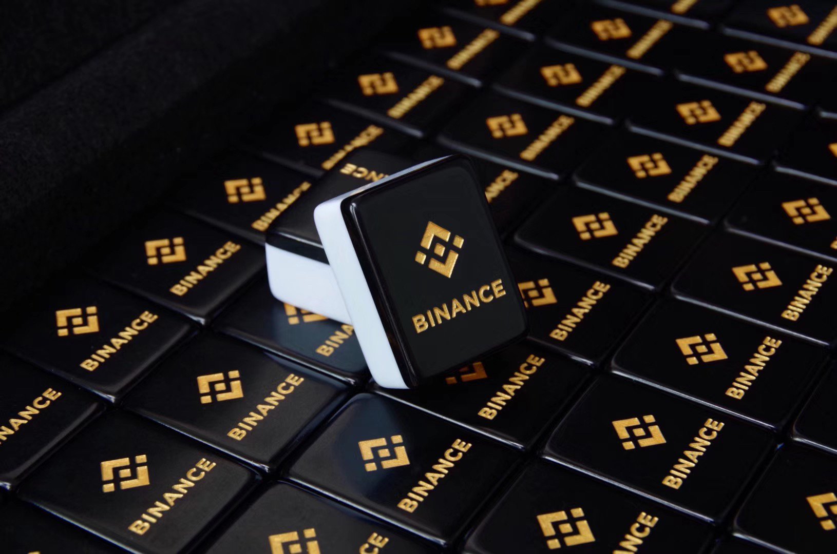 Binance открыла маркетплейс для «надписей»